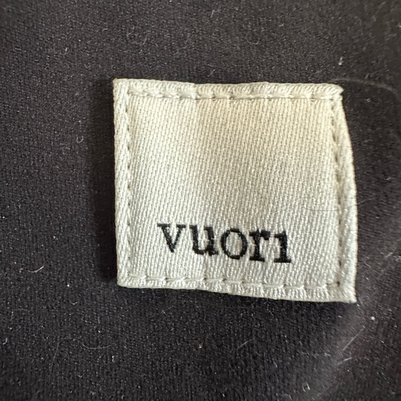 Vuori Black and Cream Fabric Detail - Picture 3 of 3